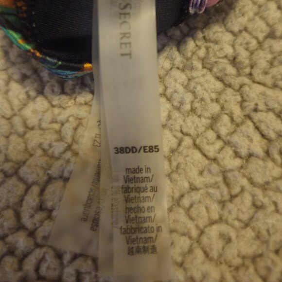 Essential Full-Coverage Bikini Top 38DD - Picture 3 of 3